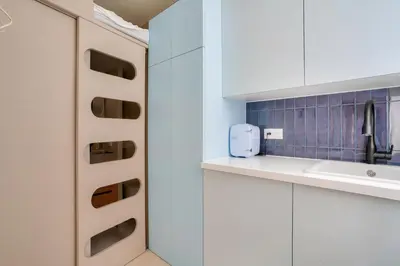 Cuisine ou kitchenette dans l'établissement Renovated studio in the heart of the Marais