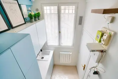 Salle de bains dans l'établissement Renovated studio in the heart of the Marais
