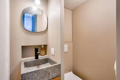 Salle de bains dans l'établissement Renovated studio in the heart of the Marais