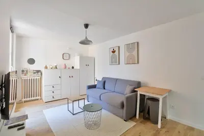 Coin salon dans l'établissement Chic and modern studio close to Place d'Italie