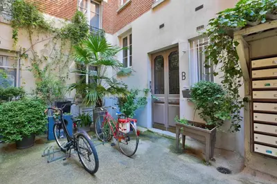 Vélo sur le terrain de l'établissement Chic and modern studio close to Place d'Italie ou dans les environs