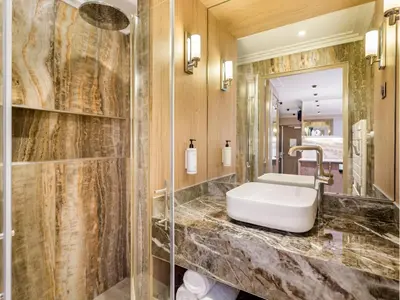 Salle de bains dans l'établissement Merveil - Signature Suite - Tour Eiffel - Viala IV