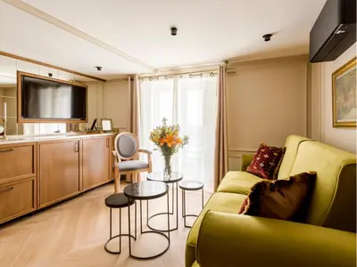 Télévision ou salle de divertissement dans l'établissement Merveil - Luxury Suite - Marais - Turenne