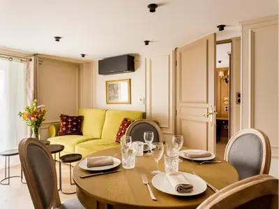 Coin salon dans l'établissement Merveil - Luxury Suite - Marais - Turenne