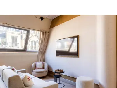 Coin salon dans l'établissement Merveil - Signature Suite - Tour Eiffel - Desaix I