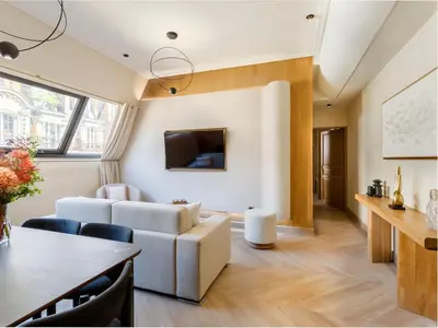 Télévision ou salle de divertissement dans l'établissement Merveil - Signature Suite - Tour Eiffel - Desaix I