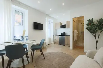 Cuisine ou kitchenette dans l'établissement Flat 1BDR 2P Roland Garros Parc des