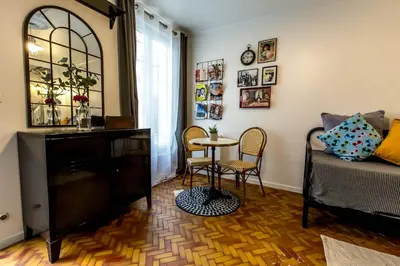 Coin salon dans l'établissement Appartement cozy en plein centre de Paris, près de l'Opéra Garnier