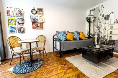 Coin salon dans l'établissement Appartement cozy en plein centre de Paris, près de l'Opéra Garnier