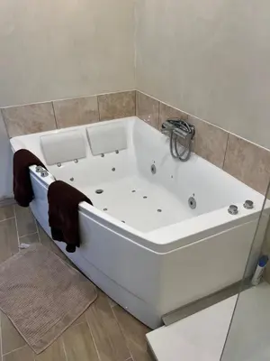 Salle de bains dans l'établissement Netflix & sky jacuzzi