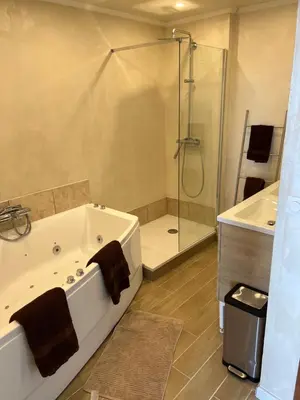 Salle de bains dans l'établissement Netflix & sky jacuzzi