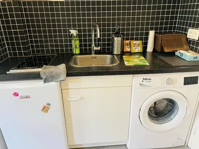 Cuisine ou kitchenette dans l'établissement Charmant studio fonctionnel à Issy-les-Moulineaux
