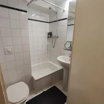 Salle de bains dans l'établissement Charming Studio near Paris - La Défense