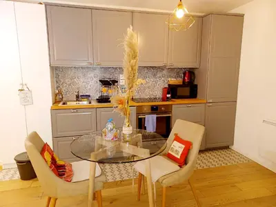 Cuisine ou kitchenette dans l'établissement 2 beds, modern building, with mobile AC, Paris Expo, 7' metro 2 steps to Paris