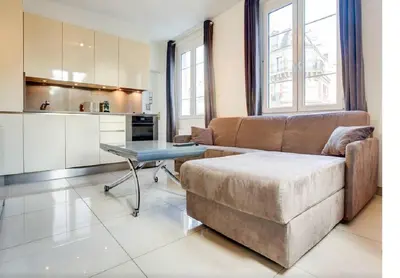 Cuisine ou kitchenette dans l'établissement Apartment Notre Dame Bright