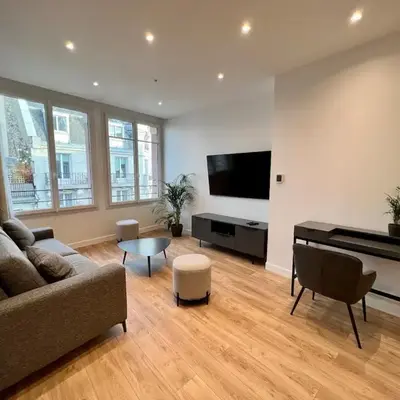 Spacious newly renovated loft with AC