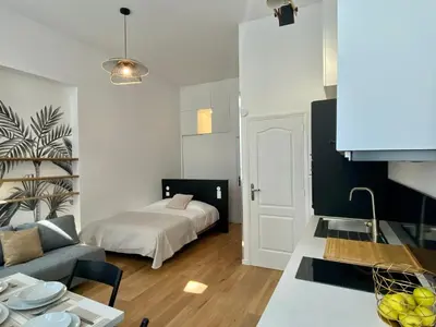 Un ou plusieurs lits dans un hébergement de l'établissement Studio Aboukir 2