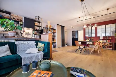 Coin salon dans l'établissement Atypical apartment in Butte Montmartre