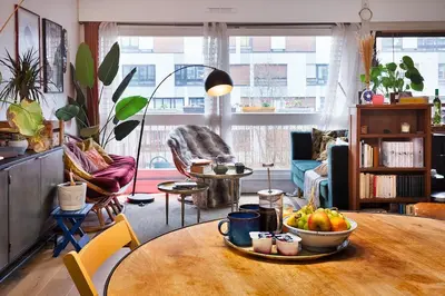 Coin salon dans l'établissement Atypical apartment in Butte Montmartre