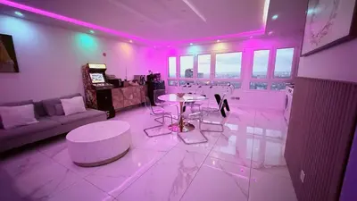 Coin salon dans l'établissement Nice Apartment with amazing view of Paris plus Parking