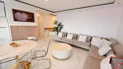 Coin salon dans l'établissement Nice Apartment with amazing view of Paris plus Parking