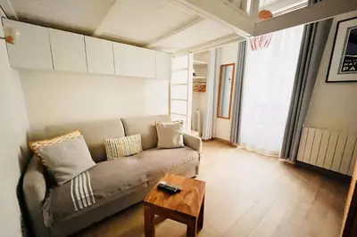 Coin salon dans l'établissement Appartement élégant entre Opéra et Saint-Lazare