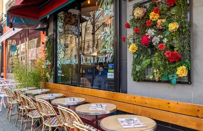 Restaurant ou autre lieu de restauration dans l'établissement Mobility lease - Studio 10 minutes from Paris