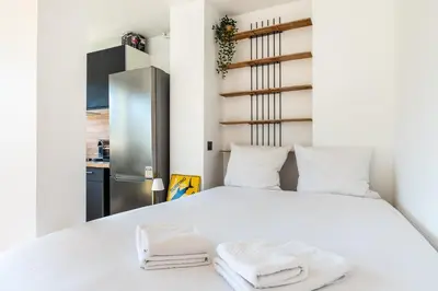 Un ou plusieurs lits dans un hébergement de l'établissement Mobility lease - Studio 10 minutes from Paris