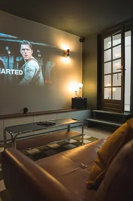 Télévision ou salle de divertissement dans l'établissement Mini Loft Buttes Chaumont