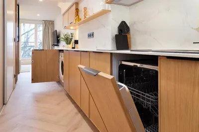 Cuisine ou kitchenette dans l'établissement CozyStay - Luxury 1BR Champs Elysées