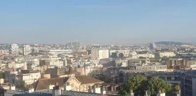 Vue générale sur Issy-les-Moulineaux ou vue de la ville depuis l'appartement