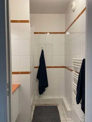 Salle de bains dans l'établissement Spacious and bright apartment - Canal St-Martin