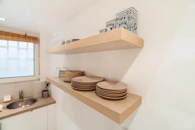 Cuisine ou kitchenette dans l'établissement Cozy Studio in Lively Neighborhood 3P