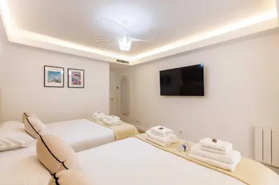 Un ou plusieurs lits dans un hébergement de l'établissement Chic house - 3BR 8P - Ternes Arc de Triomphe