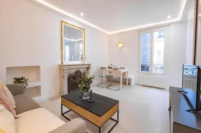Coin salon dans l'établissement Haussmann Apartment - Champs-Élysées