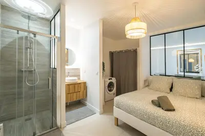 Salle de bains dans l'établissement Haussmann Apartment - Champs-Élysées