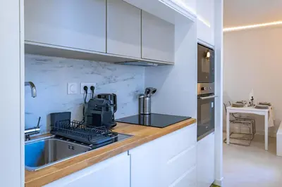 Cuisine ou kitchenette dans l'établissement Haussmann Apartment - Champs-Élysées