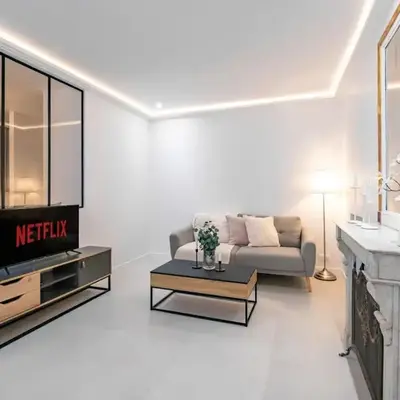 Haussmann Apartment - Champs-Élysées