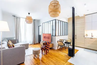 Coin salon dans l'établissement GuestReady - Peaceful escape in Père-Lachaise