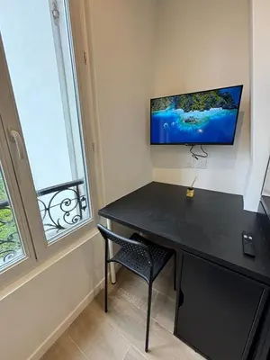 Télévision ou salle de divertissement dans l'établissement Studio Luxe Paris