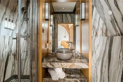 Salle de bains dans l'établissement Merveil - Signature Suite - Tour Eiffel -Desaix II