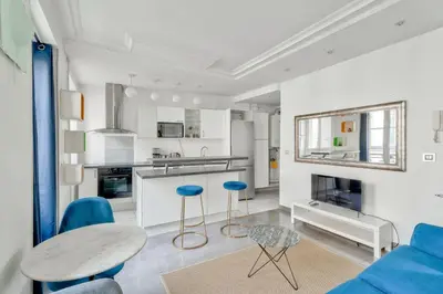 Cuisine ou kitchenette dans l'établissement GuestReady - Modern comfort in Les Batignolles