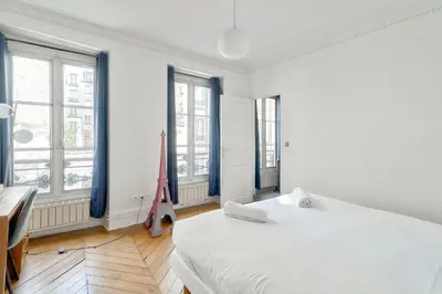 Un ou plusieurs lits dans un hébergement de l'établissement GuestReady - Modern comfort in Les Batignolles