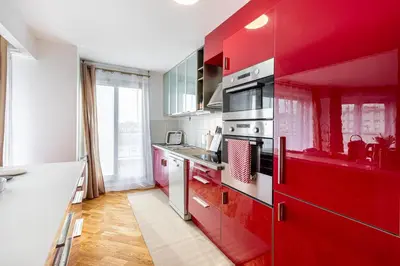 Cuisine ou kitchenette dans l'établissement GuestReady - Charming Family Duplex with a terrace
