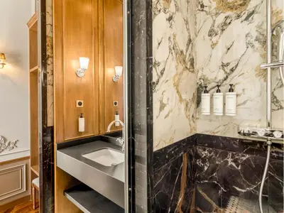 Salle de bains dans l'établissement Merveil - Signature Suite - Marais - Braque