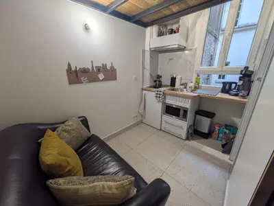 Cuisine ou kitchenette dans l'établissement Superbe Studette au cœur de l'ile Saint Louis - 1 personne