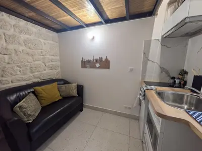 Cuisine ou kitchenette dans l'établissement Superbe Studette au cœur de l'ile Saint Louis - 1 personne
