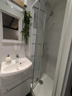 Salle de bains dans l'établissement Superbe Studette au cœur de l'ile Saint Louis - 1 personne