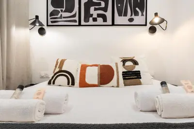 Un ou plusieurs lits dans un hébergement de l'établissement Le Marais l 5BR & AC - Duplex Home in Paris