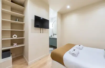 Télévision ou salle de divertissement dans l'établissement Le Marais l 5BR & AC - Duplex Home in Paris